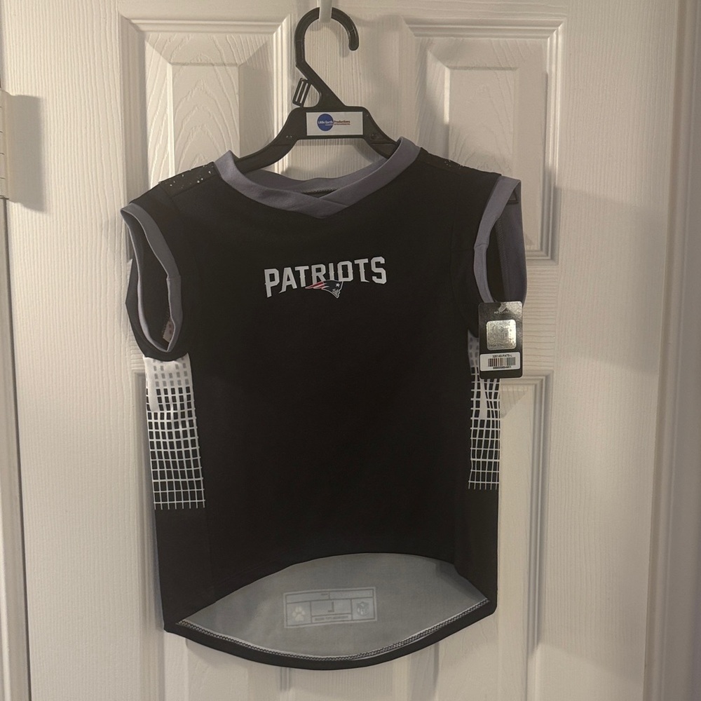 NFL Patriots large dog jersey! NFL licensed.